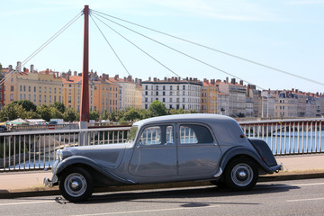 Voiture de collection. Lyon. / Classic car. Lyon.