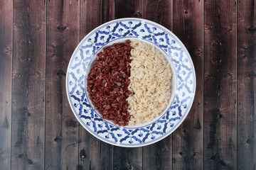 Obraz na płótnie Canvas Ready served of brown rice and organic red jasmine rice.