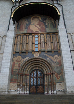 Colorful artwork around the main entryway into the Dormition Cathedral of the Moscow Kremlin with the Virgin Mary of Vladmir featured at the top of the mural.