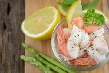 SFoodShrimps. Prawns with lemon .Seafood
