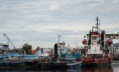 Fototapeta premium Colorful fishing boats at pier in Thailand