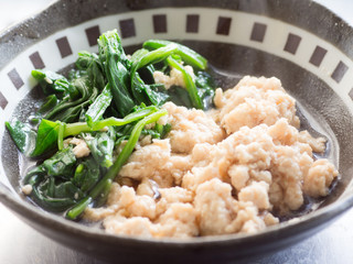 Japanese cuisine, simmered spinach and minced chicken breast