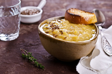 Thick pea soup