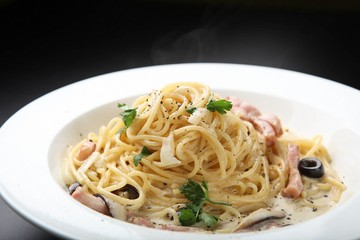 Spaghetti alla Carbonara on table