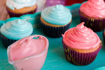 Cupcakes with raspberry cream