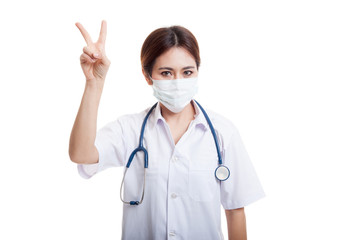 Fototapeta na wymiar Young Asian female doctor show victory sign.