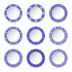 Set of decorative plates