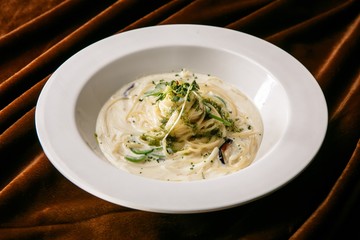 spinach cream pasta on table