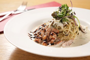 chicken cream pasta on plate