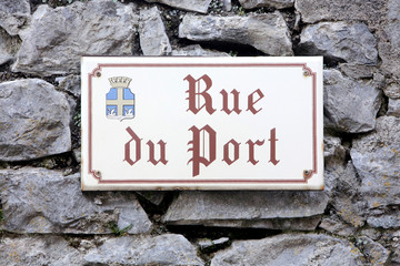 "Rue du Port." Plaque de rue. Yvoire. / "Port Street." Street sign. Yvoire.