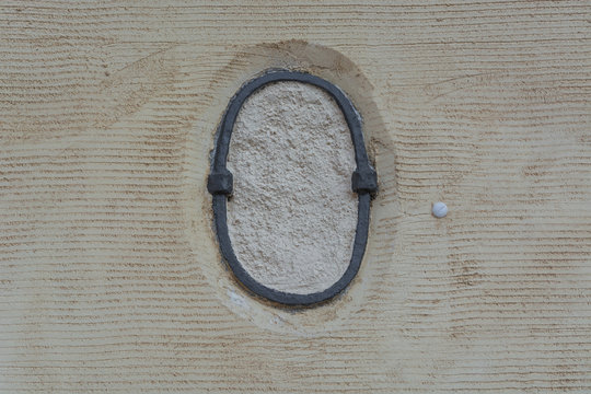 Rostiger antiker Wandanker