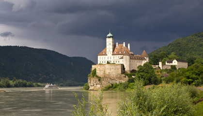 Fototapeta na wymiar Wachau, Schloss Schönbühel a. d. Donau