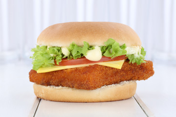 Fischburger Fisch Burger Backfisch Hamburger frisch Käse Tomate