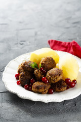 Meatballs with boiled potatoes and berries