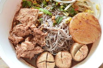 rice vermicelli with pork ball and meat in brown soup