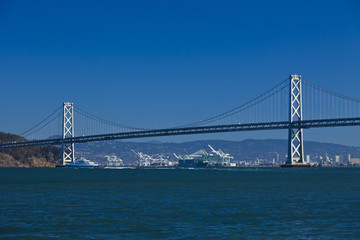 Fototapeta na wymiar Oakland bridge from pier seven