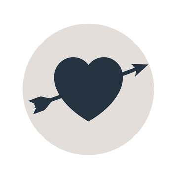 Icono plano corazon con flecha gris en circulo gris