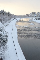 京都鴨川の雪景色
