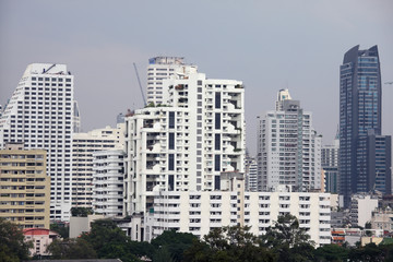 Fototapeta na wymiar cityscape of modern building in bangkok,THAILAND.