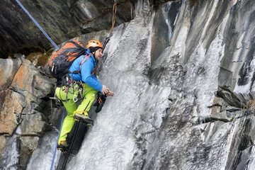 Foto op Aluminium mountain ice wall climbing © Federico Rostagno