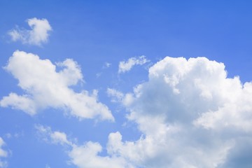 Obraz na płótnie Canvas blue sky background with cloud in nature beautiful