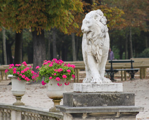 Fototapeta premium Statue of lion in Gardens of Versailles