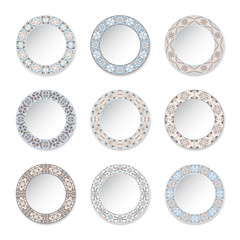 Set of decorative plates