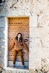 Fillette devant le moulin Saint-Pierre d'Alphonse Daudet