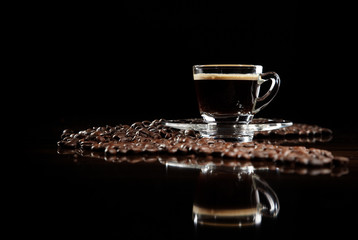 Fototapeta premium kaffeetasse mit kaffeebohnen