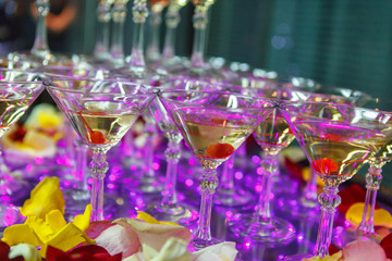 Glasses with alcoholic beverages in the pyramid