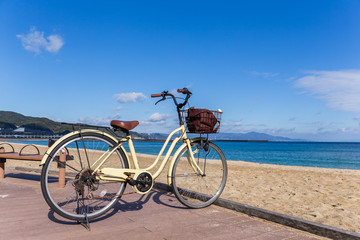 Naklejka na ściany i meble Bike with seaside