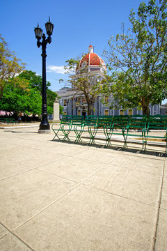 Palacio del Ayuntamiento im Parque José Marti, Cienfuegos, Kuba