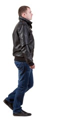 Naklejka premium Back view of walking handsome man