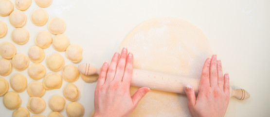 Process of making ravioli, pelmeni or dumplings with meat on woo