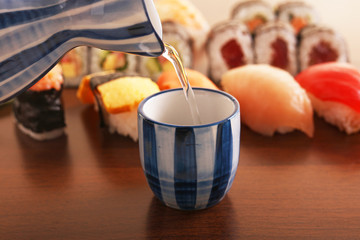 おいしそうなお寿司とお酒 © sunabesyou