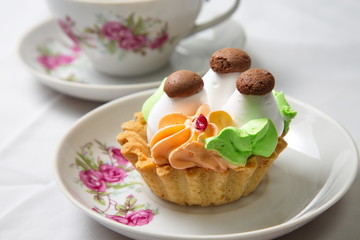Cake in a basket.