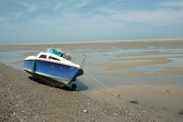 Bateau de p&ecirc;che en baie de Somme, France