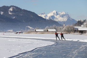 Eislaufen am Weissensee in Kärnten,Österreich