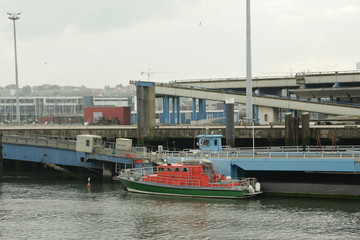 Bateau de pêche rentrant au port de Boulogne-sur-mer
