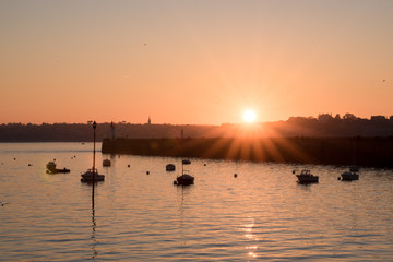 Coucher de soleil bancs publics, St Malo, Bretagne