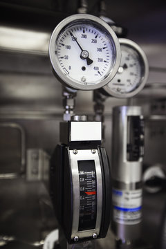 Pressure gauges in industry
