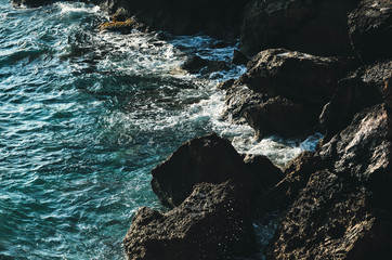 Obraz premium Sea waves and rocks
