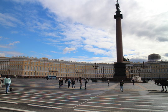Alexander column and General Staff building (Hermitage,  museum of art and culture) in Saint Petersburg, Russia