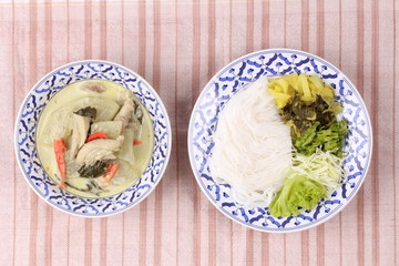 Rice noodle and green chicken curry in coconut milk.