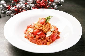pomodoro pasta on plate
