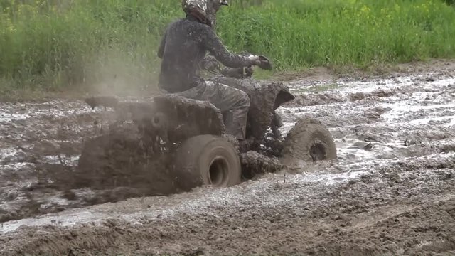 4x4 offroad vehicle is trying to cross the muddy area 