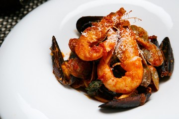 seafood tomato sauce spaghetti