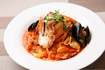 seafood tomato sauce spaghetti