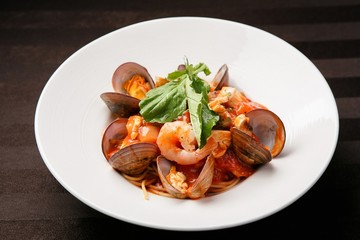 seafood tomato sauce spaghetti