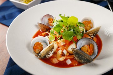 seafood tomato sauce spaghetti